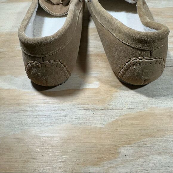 Minnetonka Tan Suede Moccasin Slippers Women’s Size 8 - Picture 6 of 9